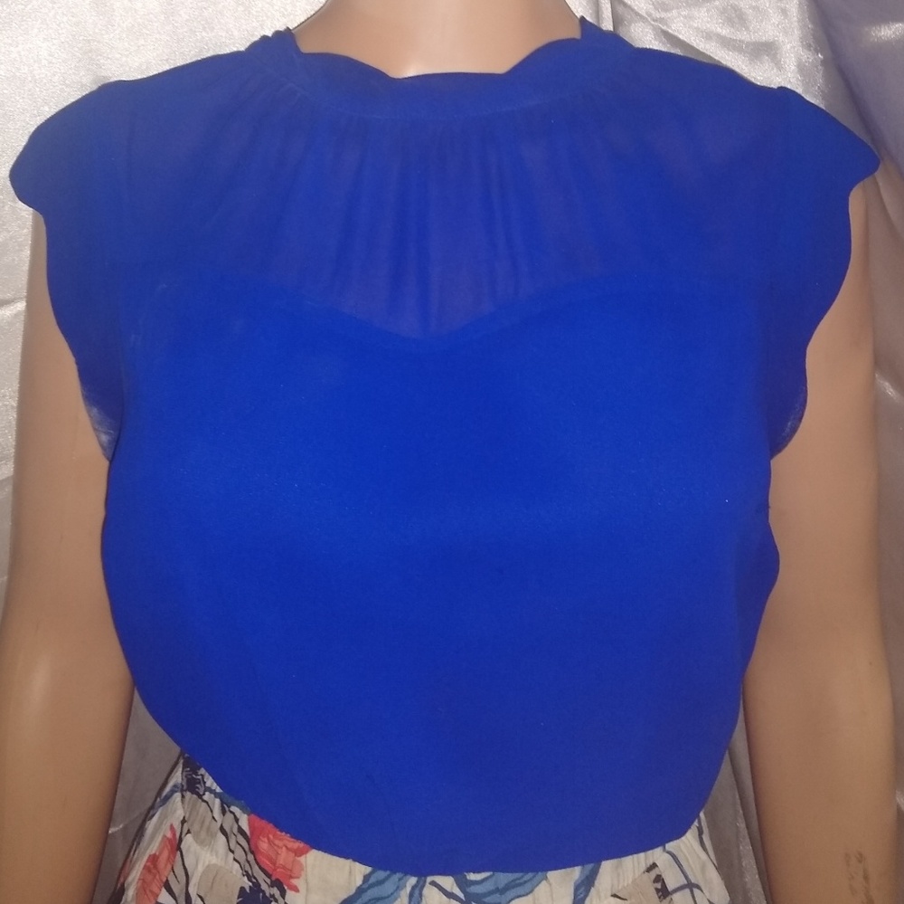 Gorgeous Juniors Top in Royal Blue. Size L